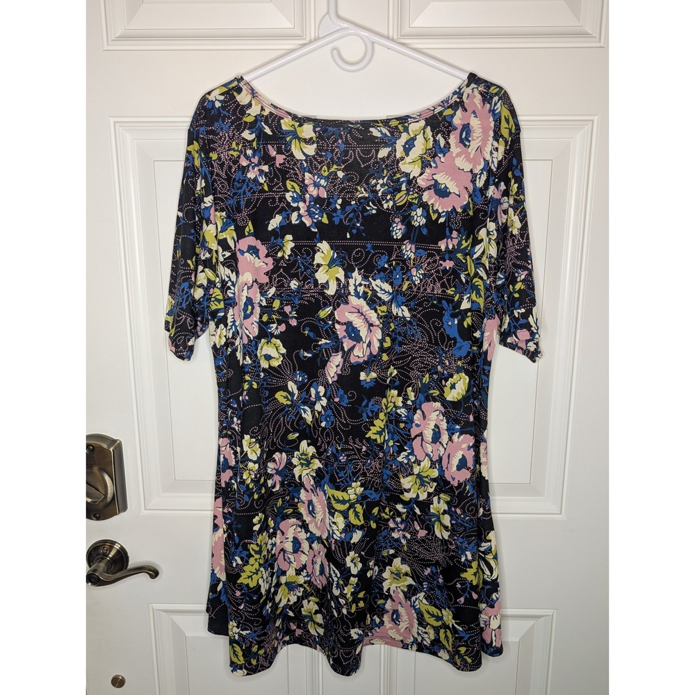 LuLaRoe Irma Tunic Top Womens 2XL Black Floral Short Sleeve High Low Hem Shirt - Picture 2 of 4
